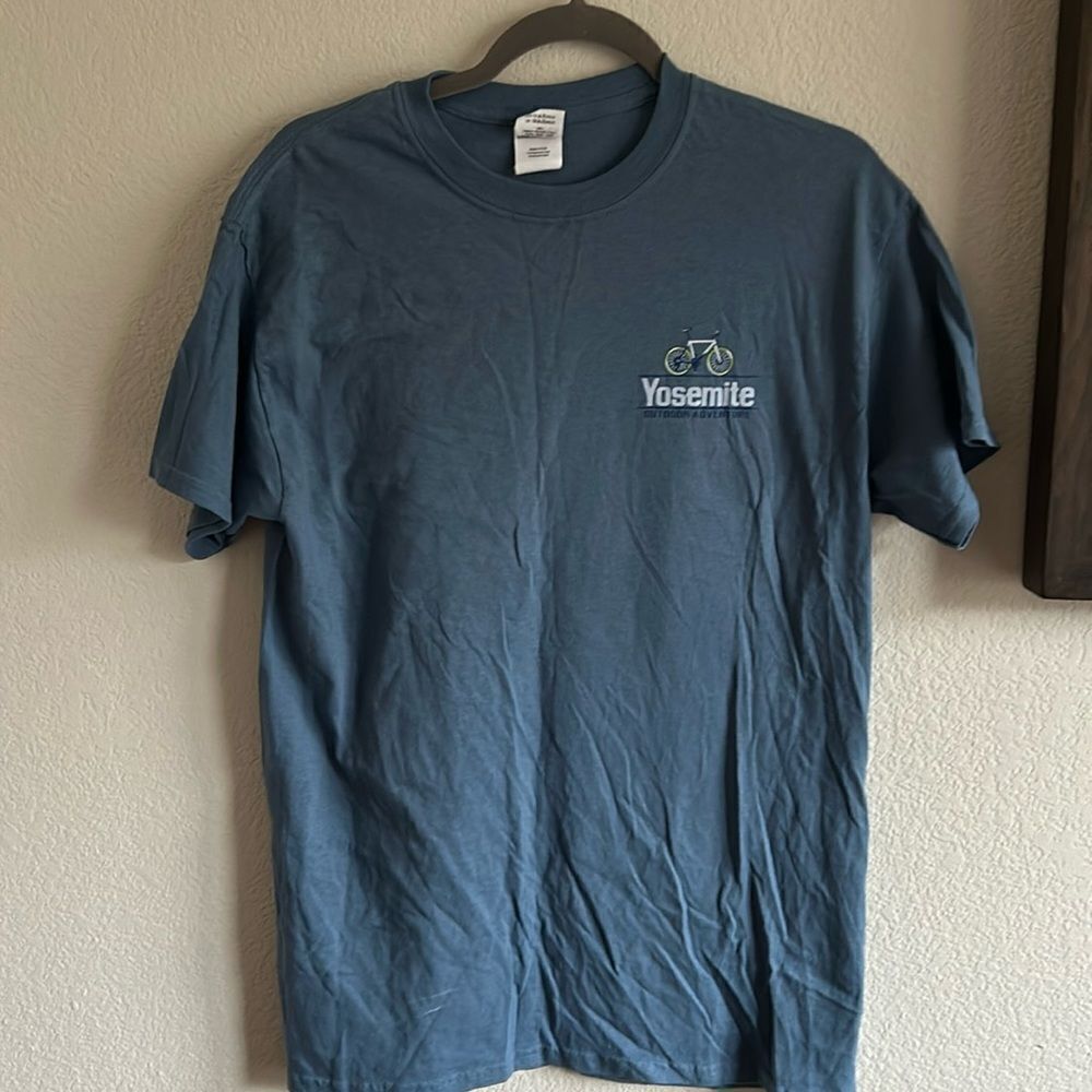 Gildan T shirt Yosemite print Sz M never ever used